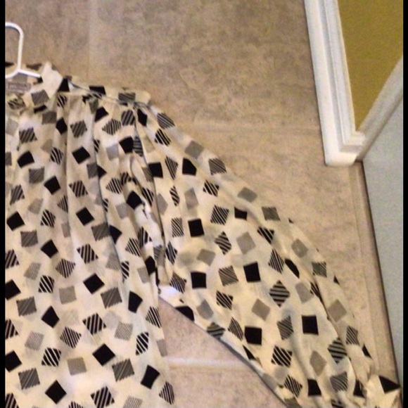 Pretty Black & Off-White Ladies Silk Blouse-Size 8 - Picture 2 of 3